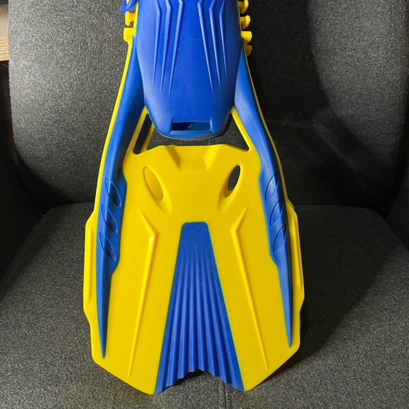 Body Glove Scuba Fins Kids US 5-8 - Picture 2 of 10